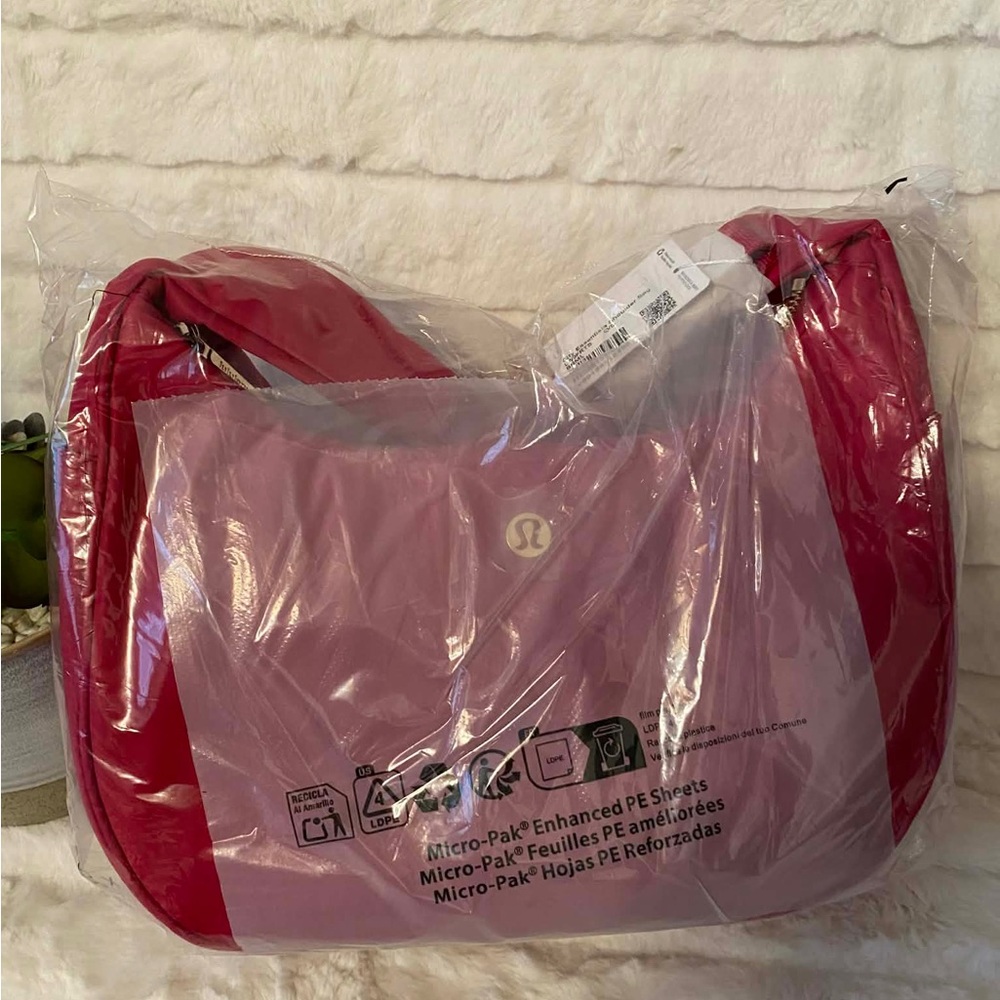 ✨🆕✨Brand New Lululemon City Essentials 4L Shoulder Bag - Picture 3 of 4